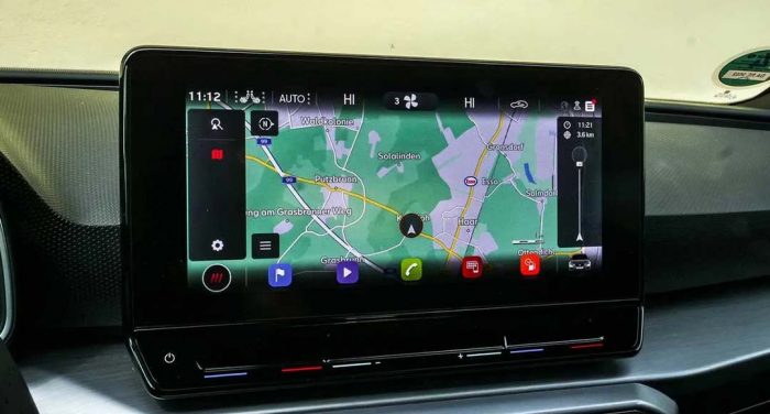 auto-radio avec gps intégré